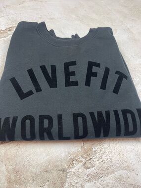 LIVE FIT Men's Balck Crewneck Sweatshirt - Worldwide Graphic